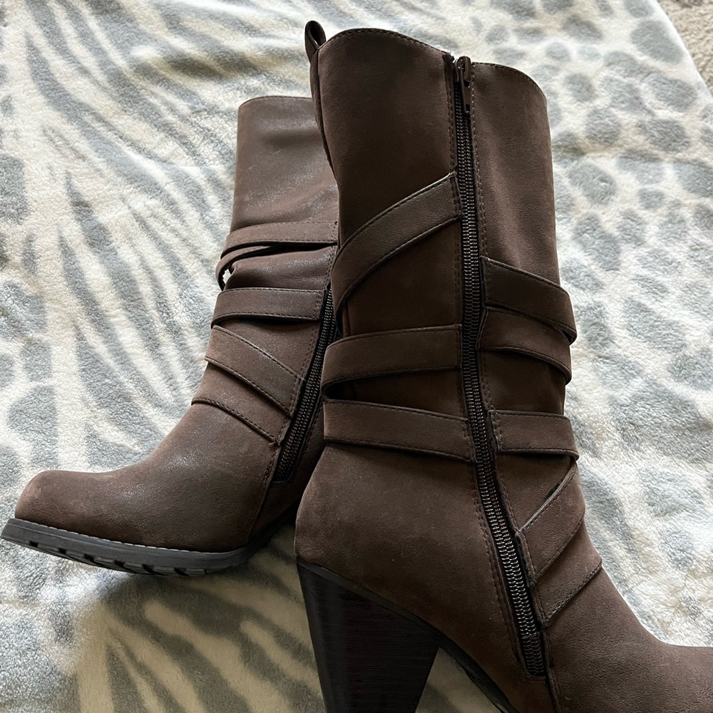 Brown Heeled Mid calf Boots - Picture 3 of 4